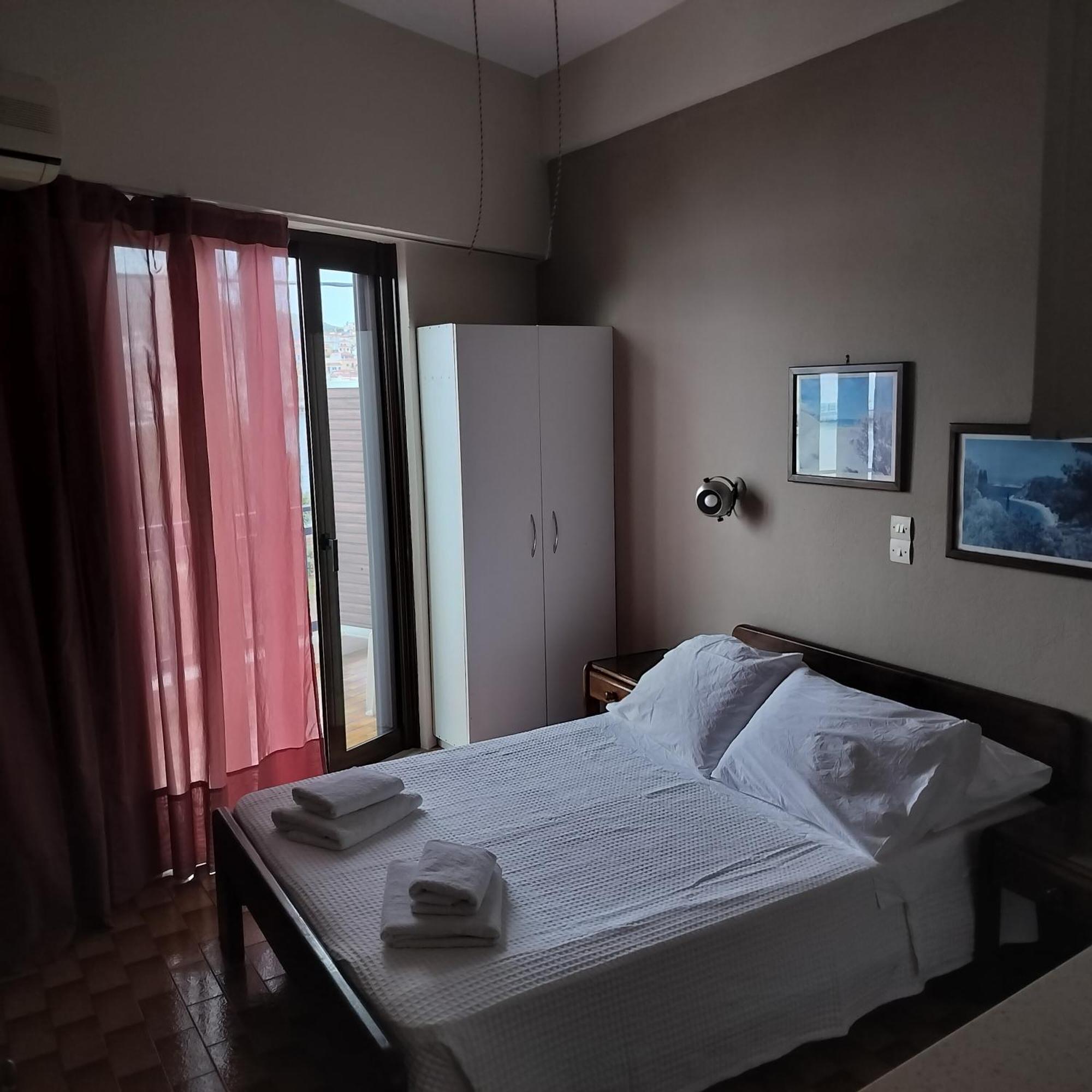 Bissias Guest House Galatás Екстериор снимка